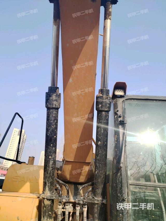 大臂油缸整體?豎拍（工作和回轉(zhuǎn)裝置）