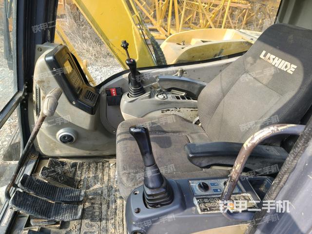 座椅左側(cè)控制臺(tái)/音響/含左手柄（駕駛室部分）