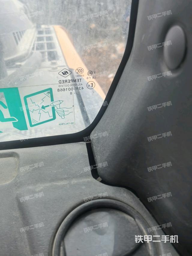 后窗玻璃角標（駕駛室部分）