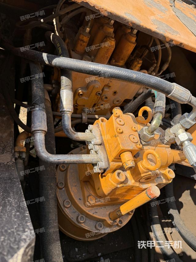 回轉(zhuǎn)馬達(dá)和主控閥（整機(jī)外觀）