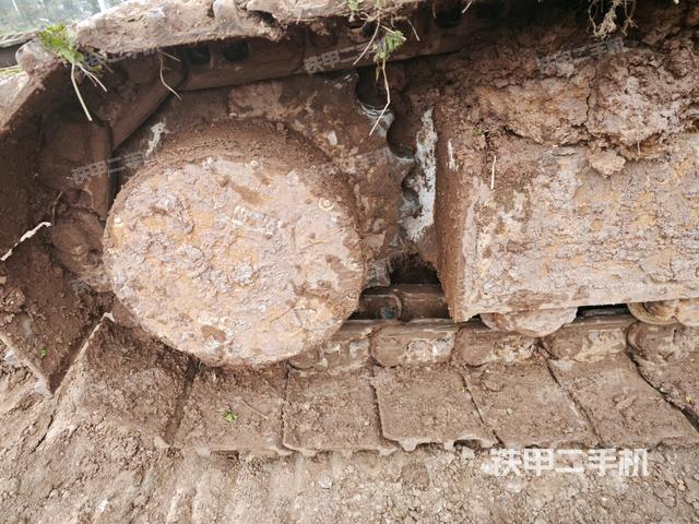 左驅(qū)動輪（行走機構(gòu)）