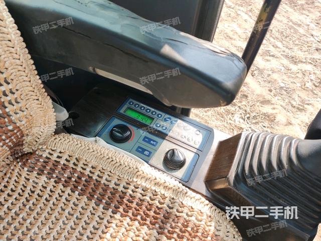 座椅左側(cè)控制臺(tái)/音響/含左手柄（駕駛室部分）