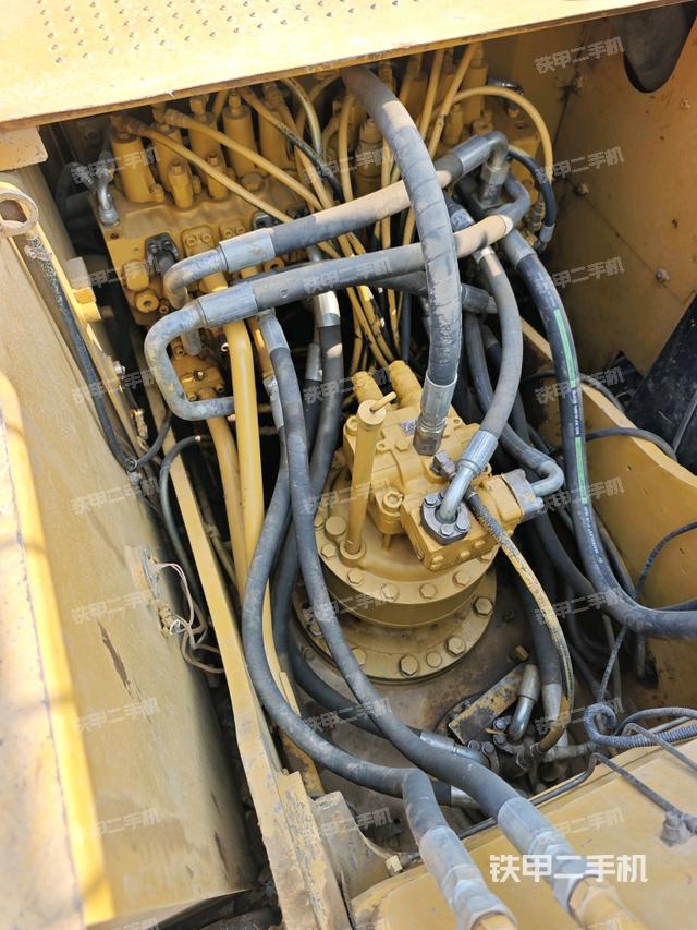 回轉(zhuǎn)馬達和主控閥（整機外觀）