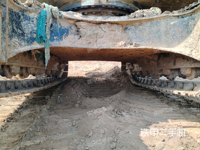 轉(zhuǎn)盤和下車架正前（工作和回轉(zhuǎn)裝置）