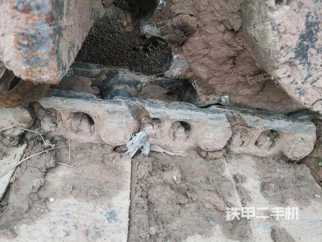 左驅(qū)動輪（行走機構(gòu)）