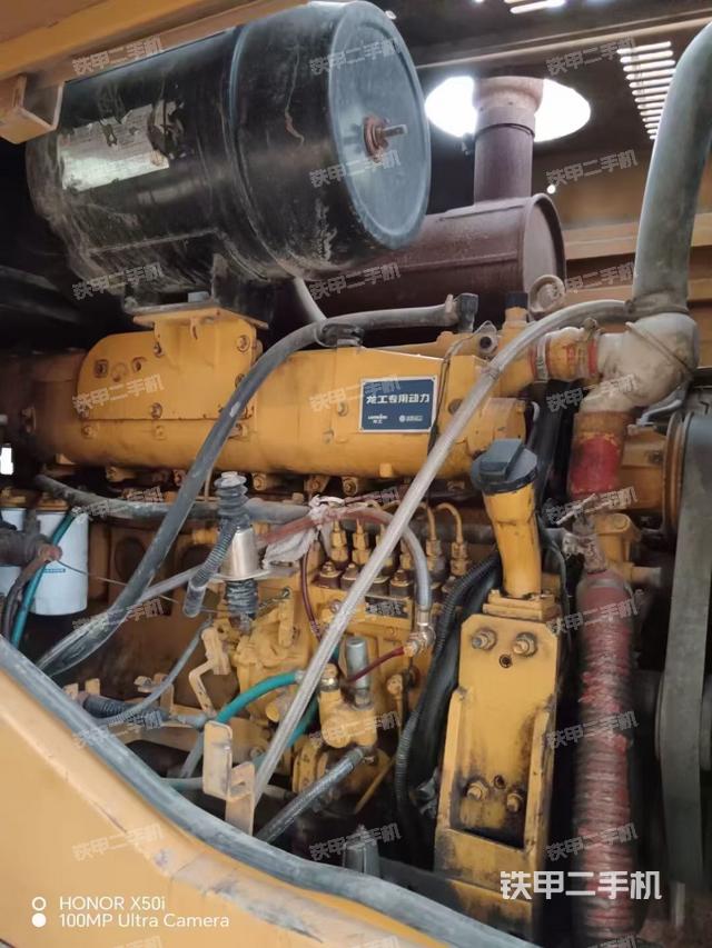 发动机左侧（整机外观及大件）