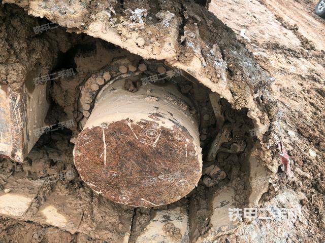 左驅(qū)動(dòng)輪（行走機(jī)構(gòu)）