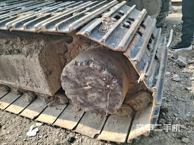 左驅(qū)動輪（行走機(jī)構(gòu)）