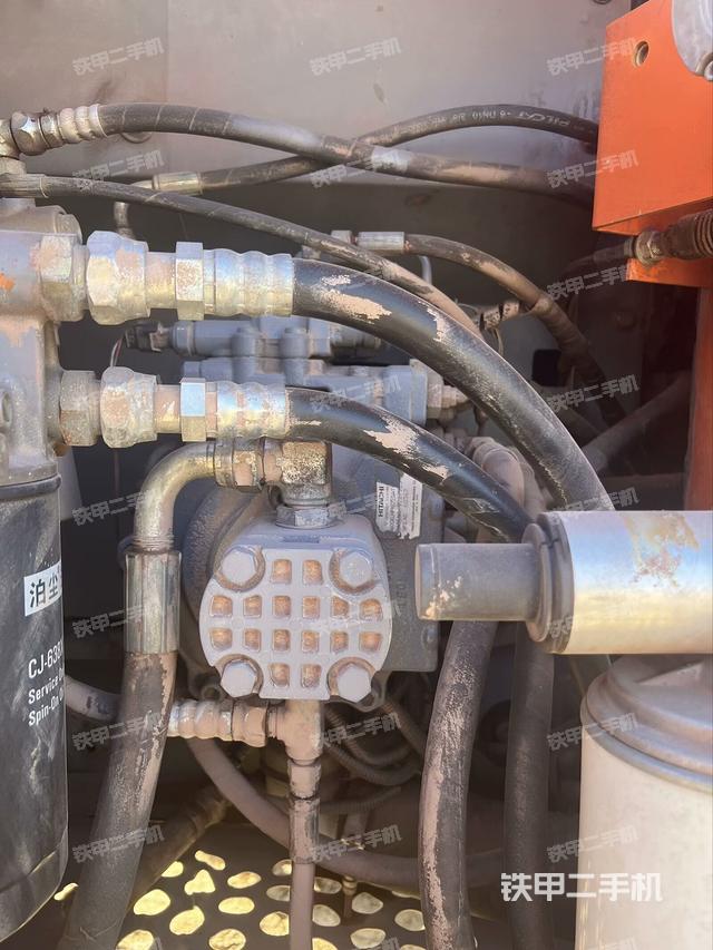 液壓泵艙室正面整體(整機(jī)外觀(guān)) 液壓泵艙室正面整體(整機(jī)外觀(guān))