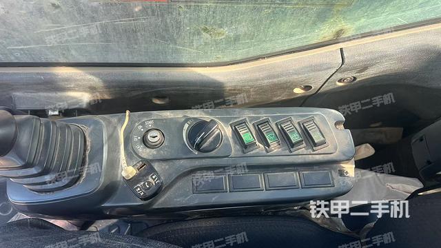 座椅右側(cè)控制臺/鑰匙門/油門/含右手柄（駕駛室部分）