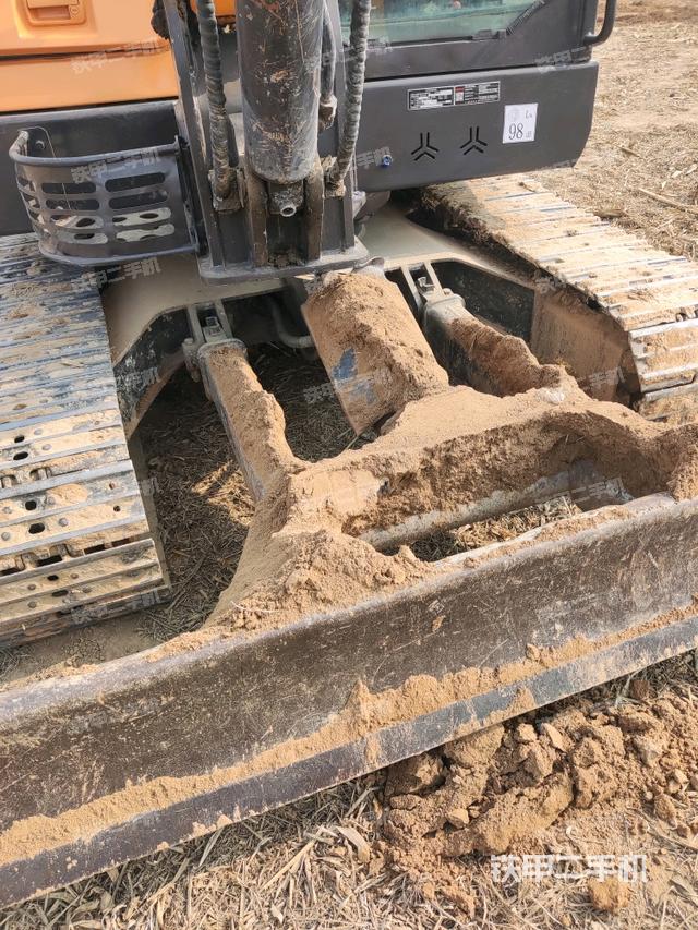 轉(zhuǎn)盤和下車架正前（工作和回轉(zhuǎn)裝置）