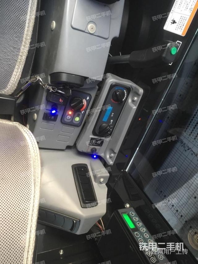 回转马达和主控阀（整机外观）