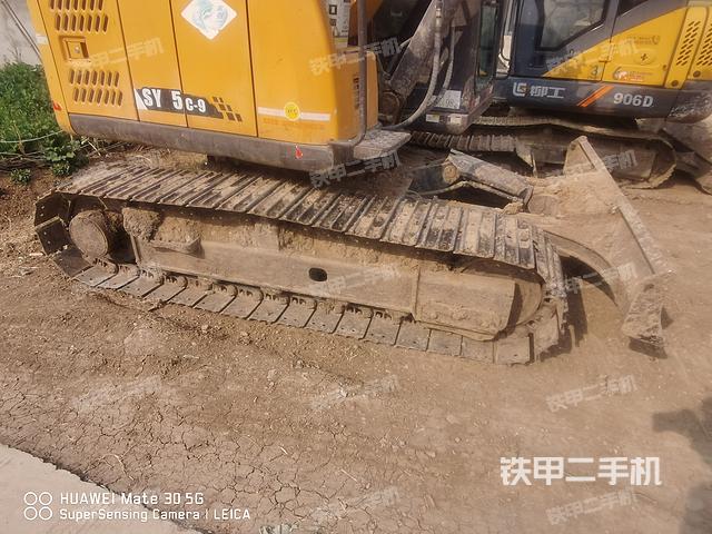 單側(cè)履帶整體(整機外觀) 單側(cè)履帶整體(整機外觀)