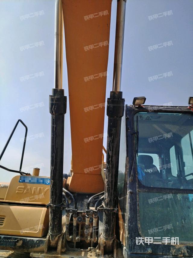 大臂油缸整體?豎拍（工作和回轉(zhuǎn)裝置）