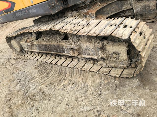 右側(cè)履帶整體(行走機(jī)構(gòu)) 右側(cè)履帶整體(行走機(jī)構(gòu))