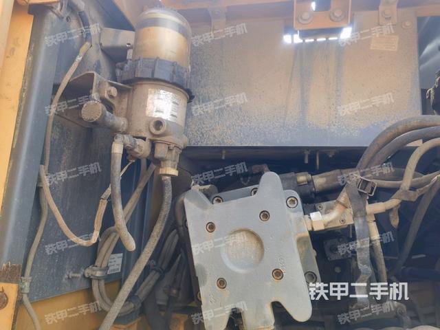 液壓泵艙室正面整體（整機(jī)外觀）