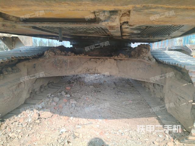 轉(zhuǎn)盤和下車架正前（工作和回轉(zhuǎn)裝置）