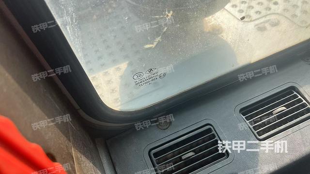 后窗玻璃角標（駕駛室部分）