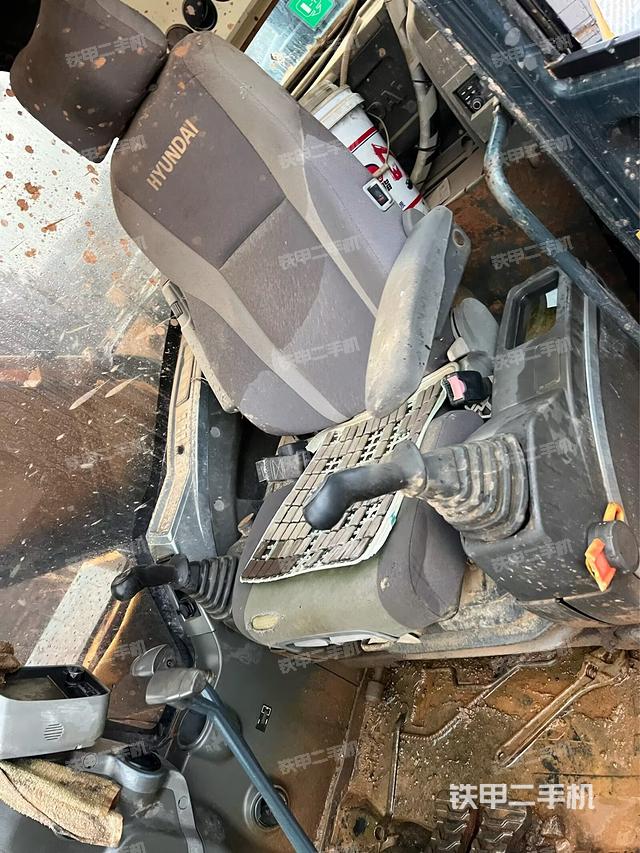 駕駛室整體（整機(jī)外觀）