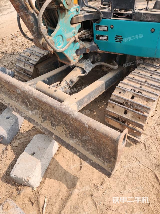 轉(zhuǎn)盤和下車架正前（工作和回轉(zhuǎn)裝置）