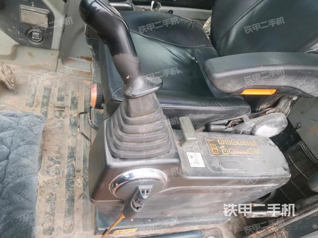 座椅左側(cè)控制臺/音響/含左手柄（駕駛室部分）