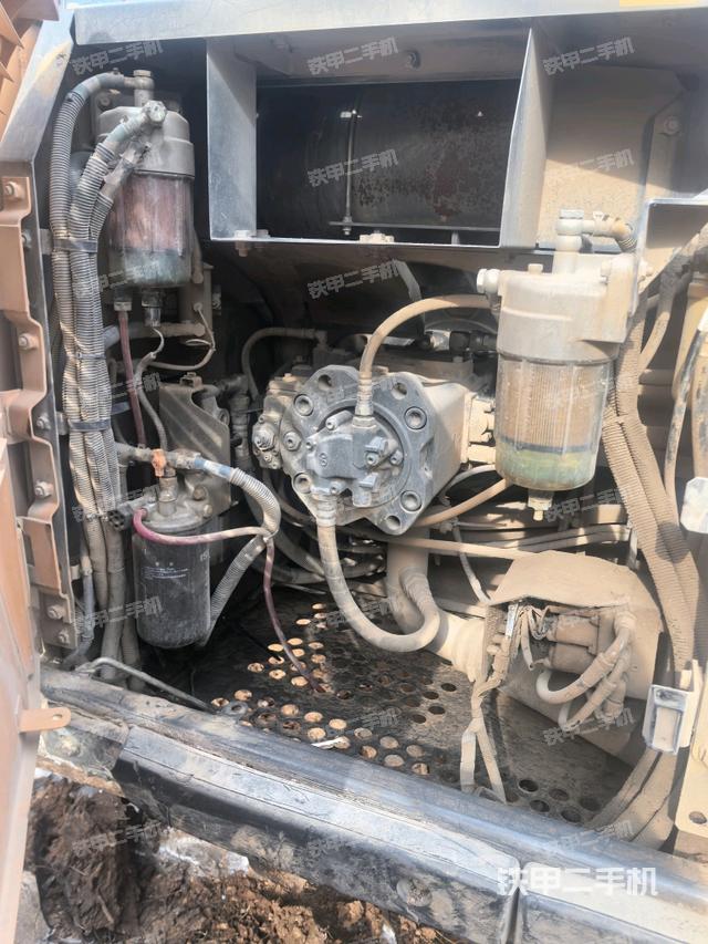 液壓泵斜45?左（大件艙室）