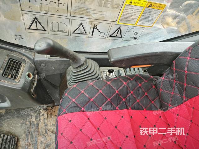 座椅右側(cè)控制臺/鑰匙門/油門/含右手柄（駕駛室部分）