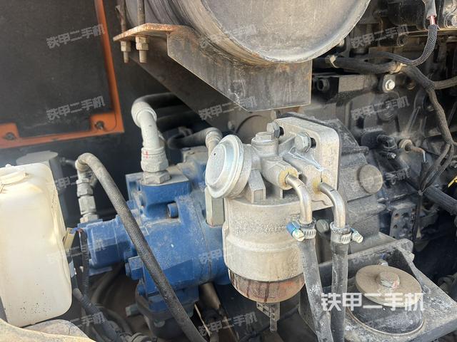 液壓泵艙室正面整體(整機(jī)外觀) 液壓泵艙室正面整體(整機(jī)外觀)
