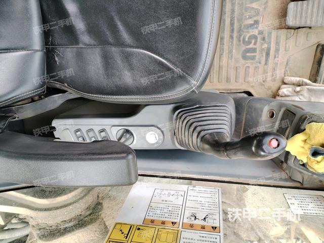 座椅右側控制臺/鑰匙門/油門/含右手柄（駕駛室部分）