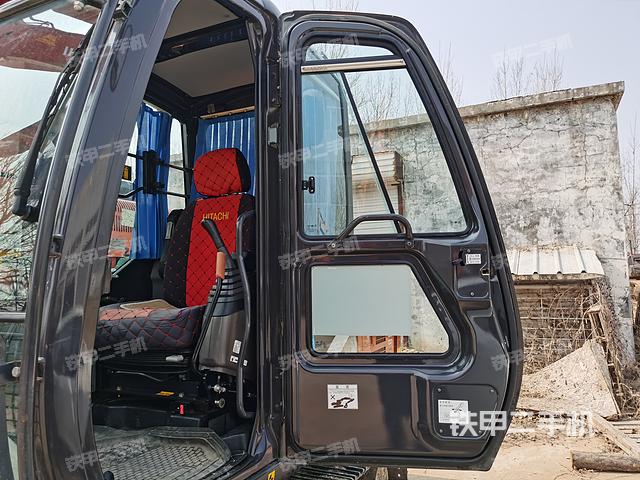 駕駛室整體(整機(jī)外觀) 駕駛室整體(整機(jī)外觀)