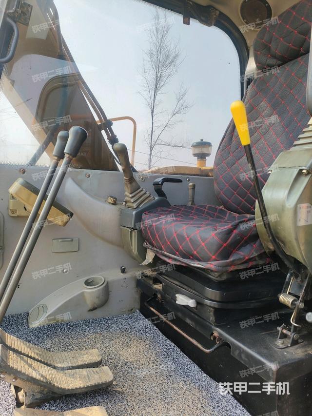 駕駛室頂部（整機(jī)外觀）