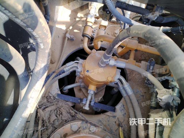 中央回轉(zhuǎn)接頭特寫（上車部件）