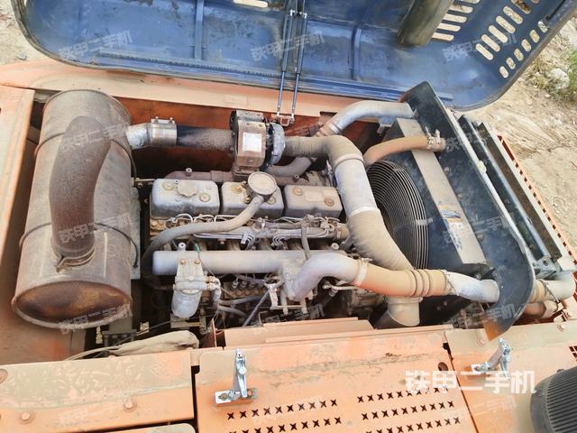 發(fā)動(dòng)機(jī)室（上車部件）