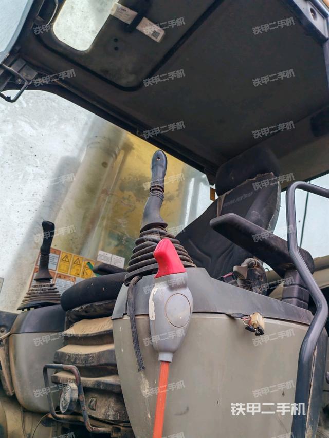 駕駛室整體(整機外觀) 駕駛室整體(整機外觀)