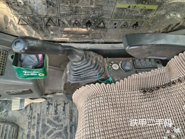 座椅右側(cè)控制臺/鑰匙門/油門/含右手柄（駕駛室部分）