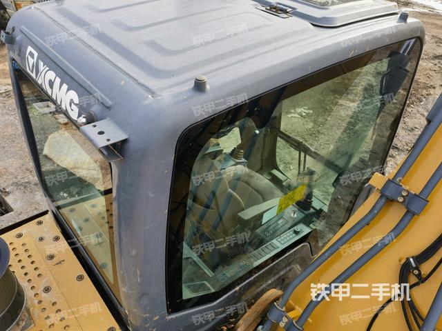 駕駛室頂部(整機外觀) 駕駛室頂部(整機外觀)