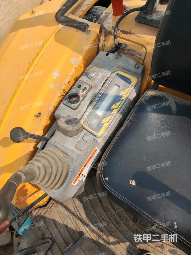 座椅右側(cè)控制臺/鑰匙門/油門/含右手柄（駕駛室部分）