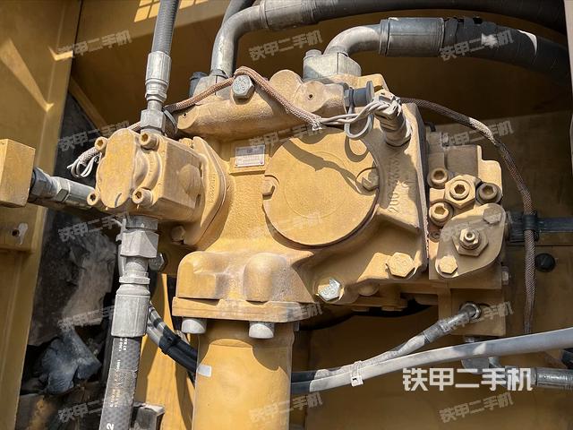 液壓泵艙室正面整體(整機外觀) 液壓泵艙室正面整體(整機外觀)