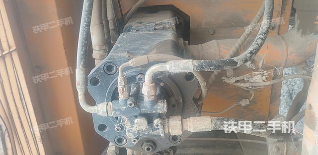 液壓泵艙室正面整體（整機(jī)外觀）