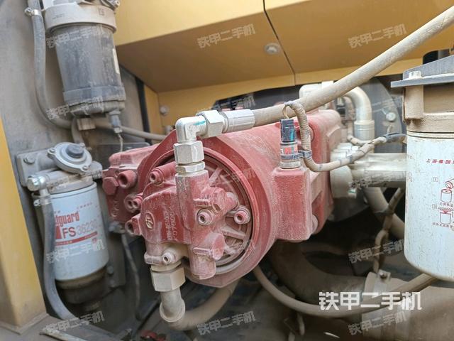 液壓泵艙室正面整體(整機(jī)外觀) 液壓泵艙室正面整體(整機(jī)外觀)