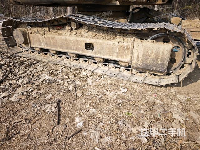 左驅(qū)動輪（行走機構(gòu)）