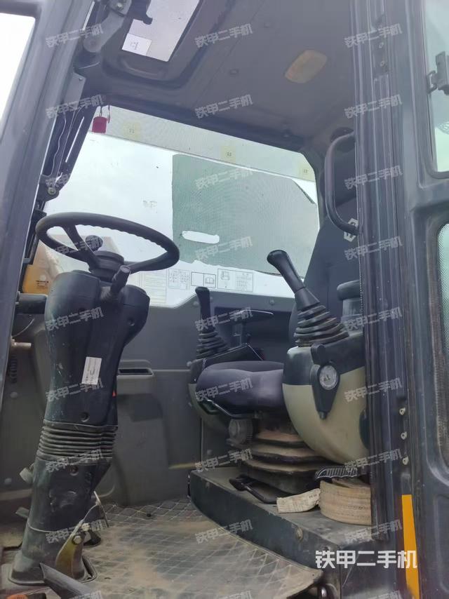 駕駛室整體（整機外觀）