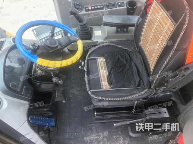 頂棚整體  內(nèi)(駕駛室部分) 頂棚整體  內(nèi)(駕駛室部分)