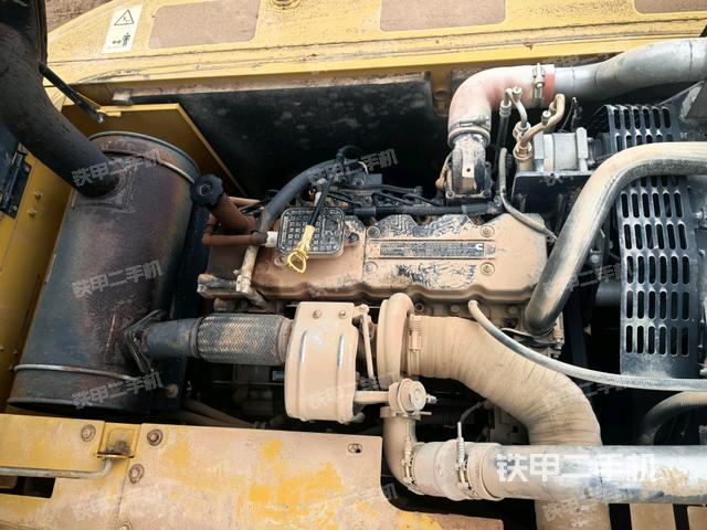 發(fā)動(dòng)機(jī)室（上車(chē)部件）