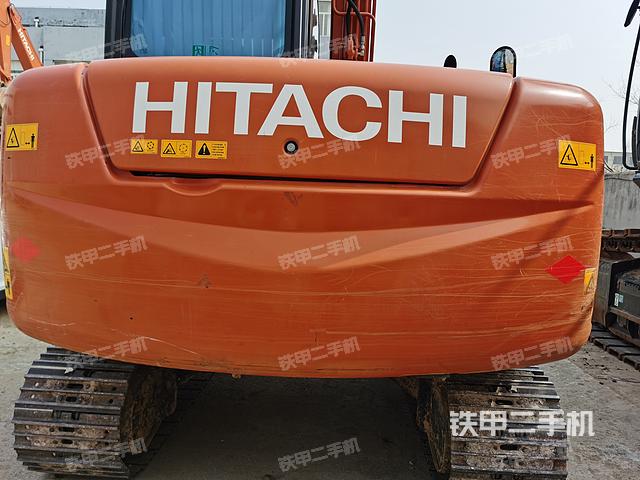 駕駛室頂部(整機(jī)外觀) 駕駛室頂部(整機(jī)外觀)