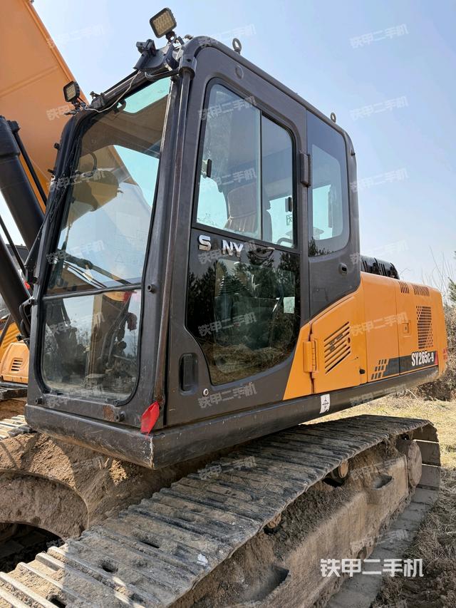 駕駛室整體（整機(jī)外觀）