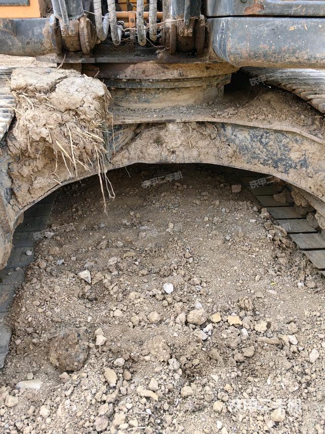 轉(zhuǎn)盤和下車架正前（工作和回轉(zhuǎn)裝置）