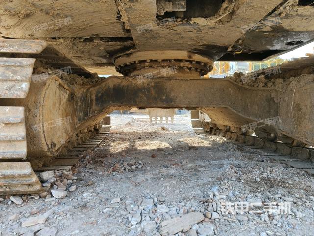 轉(zhuǎn)盤和下車架正前（工作和回轉(zhuǎn)裝置）