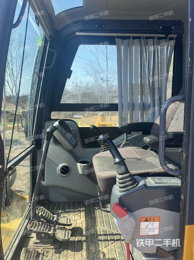 駕駛室整體（整機外觀）