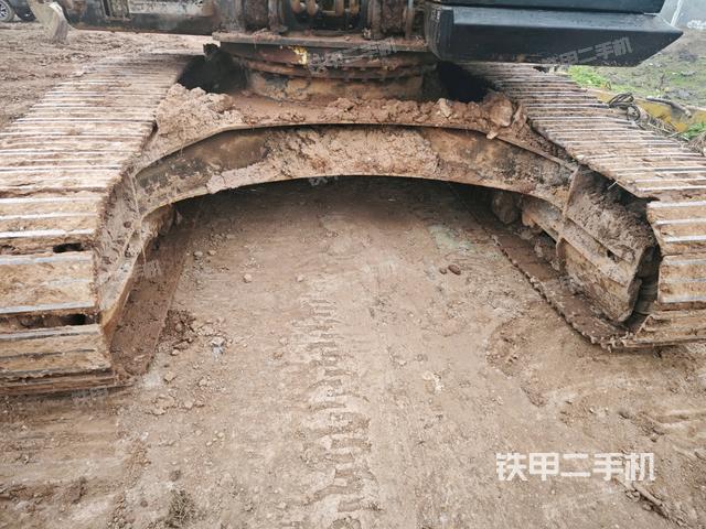 轉(zhuǎn)盤和下車架正前（工作和回轉(zhuǎn)裝置）